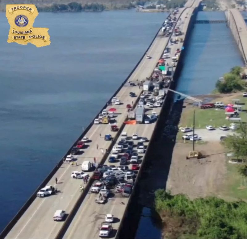 &copy; Reuters. Vehicles pile-up due to a crash on Interstate 55 (I-55) highway in St. John the Baptist Parish, Louisiana, U.S., October 23, 2023, in this still image obtained from a handout video obtained by Reuters. Louisiana State Police/Handout via REUTERS 