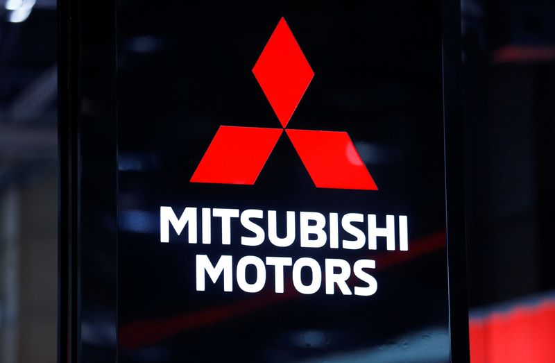 &copy; Reuters. Logo de Mitsubishi Motors affiché au Salon international de l'automobile de Genève, à Genève, en Suisse. /Photo d'archives prise le 5 mars 2019/REUTERS/Pierre Albouy