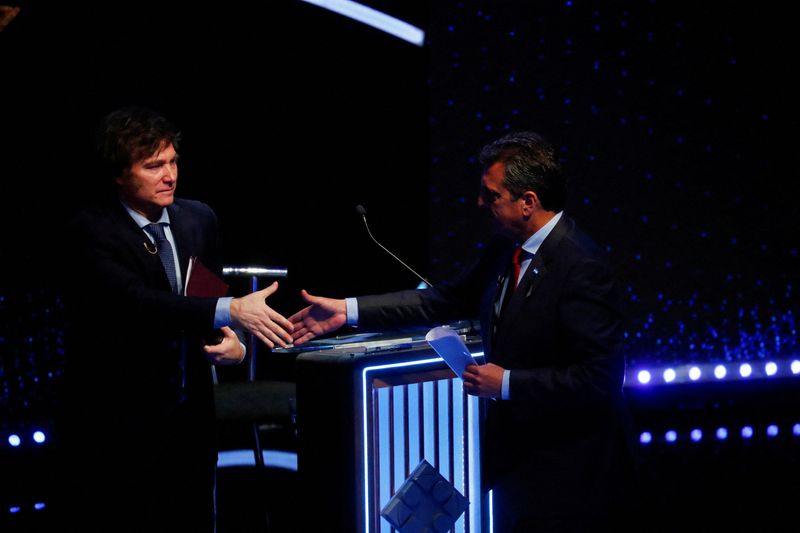 &copy; Reuters. FILE PHOTO: Argentine Presidential candidates Sergio Massa and Javier Milei shake hands as they attend the presidential debate ahead of the October 22 general elections, at the University of Buenos Aires' Law School, Argentina October 8, 2023. REUTERS/Agu