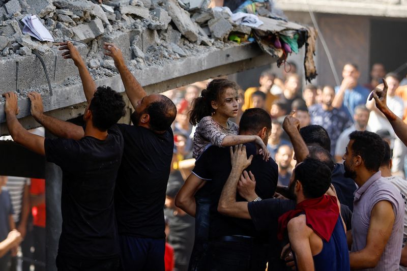 &copy; Reuters. Ataque israelense em Khan Younis, sul da Faixa de Gaza
 24/10/2023   REUTERS/Ibraheem Abu Mustafa