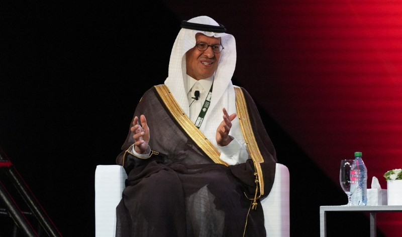 &copy; Reuters. وزير الطاقة السعودي الأمير عبد العزيز بن سلمان خلال حديثه في مؤتمر حول النفط في كندا يوم 18 سبتمبر أيلول 2023. تصوير: كفين أودال - رويترز. يحظر إع
