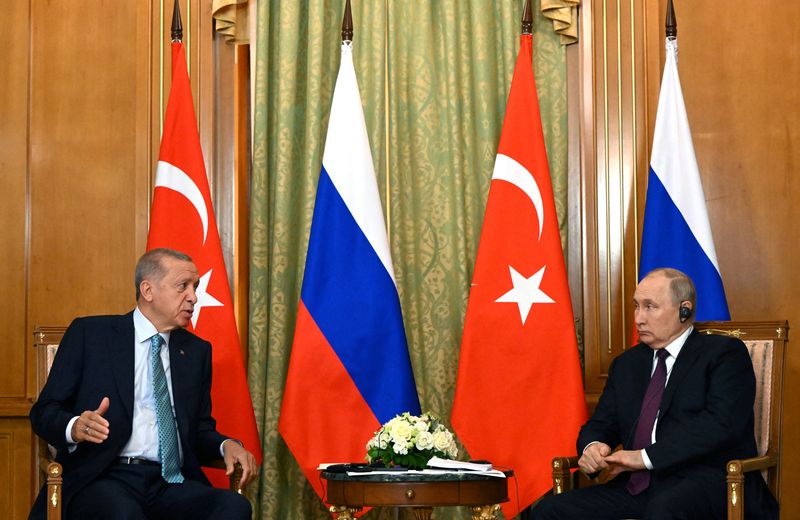 &copy; Reuters. الرئيس التركي رجب طيب أردوغان خلال اجتماع مع نظيره الروسي فلاديمير بوتين في روسيا يوم الرابع مع سبتمبر أيلول 2023. صورة لرويترز من وكالة سبوتن