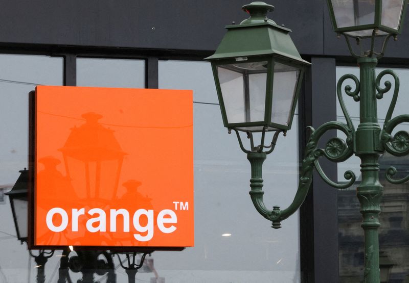 &copy; Reuters. FILE PHOTO: The logo of French telecom operator Orange is pictured in Brussels, Belgium May 22, 2023. REUTERS/Yves Herman/File Photo