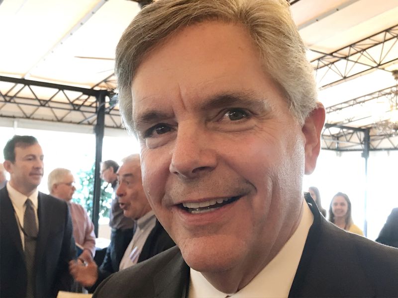 &copy; Reuters. FILE PHOTO: General Electric Co. Chief Executive Officer Larry Culp mingles with shareholders at the company’s annual meeting in Tarrytown, New York, U.S., May 8, 2019.  REUTERS/Alwyn Scott/File Photo