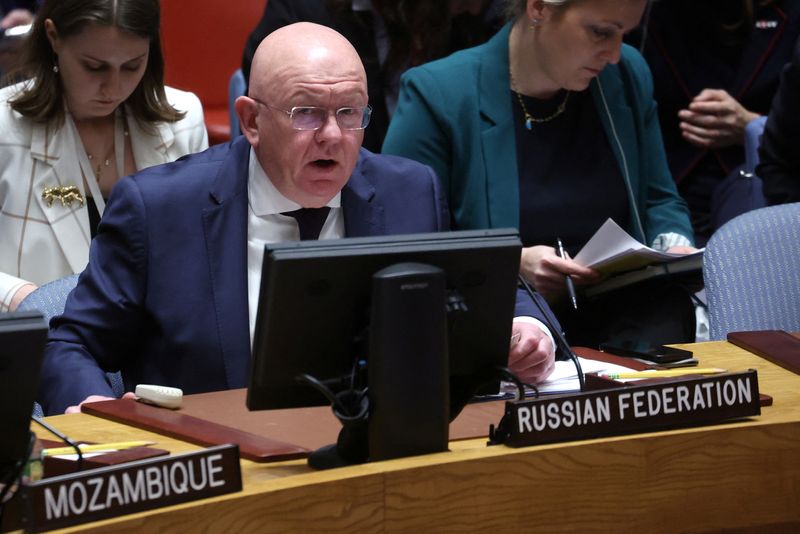 &copy; Reuters. السفير الروسي لدى الأمم المتحدة فاسيلي نيبينزيا لمجلس الأمن التابع للأمم المتحدة في نيويورك خلال اجتماع للمجلس بخصوص الصراع بين إسرائيل وح