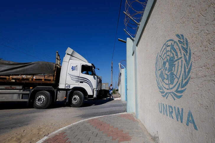&copy; Reuters. Caminhão com ajuda humanitária chega a armazém da ONU no centro da Faixa de Gaza
21/10/2023
REUTERS/Mohammed Salem
