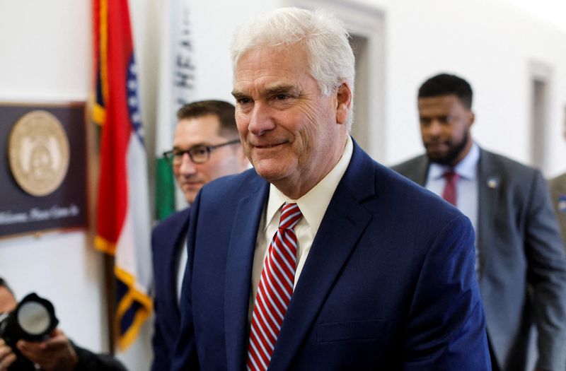 &copy; Reuters. El representante estadounidense Tom Emmer llega a una reunión de la conferencia republicana de la Cámara de Representantes para elegir un candidato en la carrera por la presidencia de la Cámara en el Capitolio de Estados Unidos, en Washington. 24 de oc