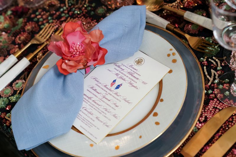 © Reuters. A preview of the menu and place settings for the state dinner in honor of Australian Prime Minister Anthony Albanese in the State Dining Room at the White House in Washington, D.C., U.S., October 24, 2023. REUTERS/Sarah Silbiger