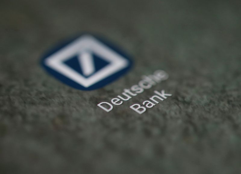 &copy; Reuters. Le logo de l'application Deutsche Bank vu sur un smartphone. /Photo prise le 15 septembre 2017/REUTERS/Dado Ruvic
