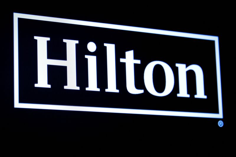 © Reuters. FILE PHOTO: The Hilton logo is displayed on a screen on the floor of the New York Stock Exchange (NYSE) in New York, U.S., May 29, 2019. REUTERS/Brendan McDermid/File Photo