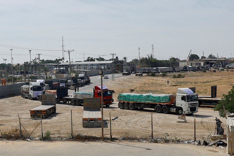 &copy; Reuters. Caminhões de ajuda chegam a Gaza
 21/10/2023   REUTERS/Ibraheem Abu Mustafa