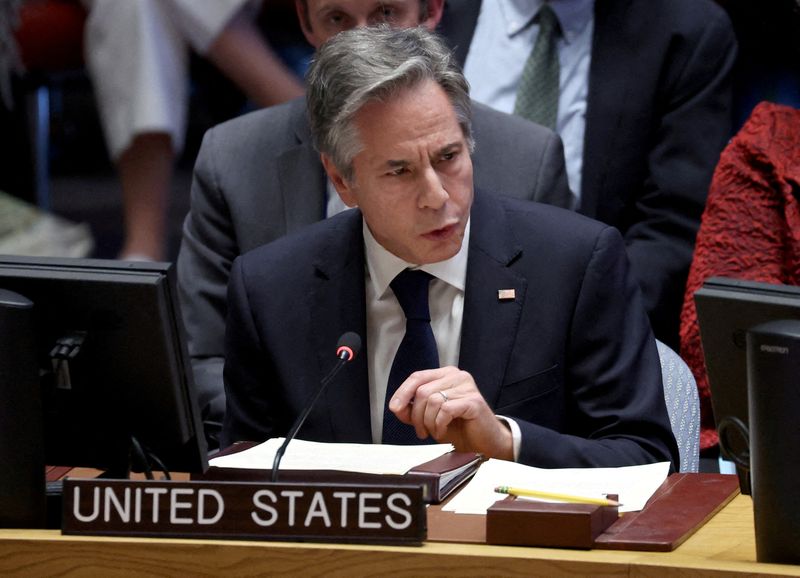 &copy; Reuters. El secretario de Estado estadounidense Antony Blinken habla durante una reunión del Consejo de Seguridad sobre el conflicto entre Israel y el grupo islamista palestino Hamás en la sede de la ONU en Nueva York, Estados Unidos. 24 de octubre de 2023. REUT