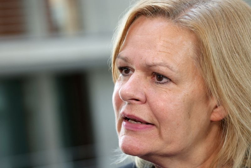 &copy; Reuters. FOTO DE ARCHIVO: La ministra alemana del Interior, Nancy Faeser, dirigirendose a los medios de comunicación, en Berlín, Alemania. 27 de septiembre de 2023. REUTERS/Liesa Johannssen