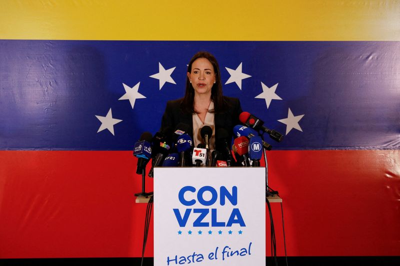 &copy; Reuters. زعيمة المعارضة الفنزويلية ماريا كورينا ماتشادو، الفائزة عن المعارضة في الانتخابات التمهيدية الرئاسية في فنزويلا تخاطب وسائل الإعلام في كا