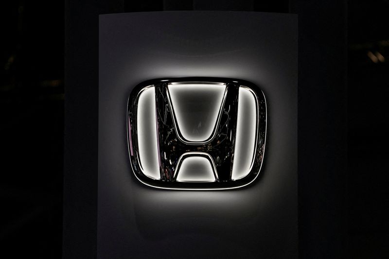 &copy; Reuters. FOTO DE ARCHIVO: Un logotipo de Honda se ve durante el Salón Internacional del Automóvil de Nueva York, en Manhattan, Nueva York, Estados Unidos, 5 de abril de 2023. REUTERS/David 'Dee' Delgado