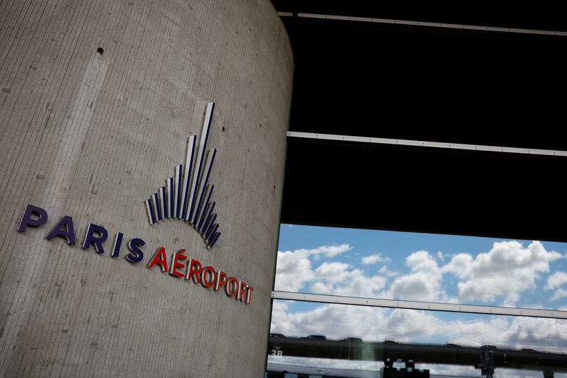 &copy; Reuters. Le logo du groupe ADP à L'aéroport Paris Charles de Gaulle. /Photo prise le 1er juillet 2022/REUTERS/Sarah Meyssonnier