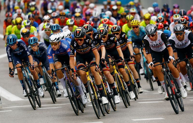 &copy; Reuters. FILE PHOTO: Cycling - Vuelta a Espana - Stage 21 - Hipodromo de la Zarzuela to Madrid - Spain - September 17, 2023 General view of riders during Stage 21 REUTERS/Susana Vera/File Photo