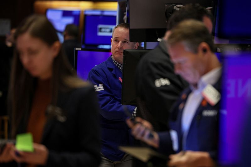 &copy; Reuters. FILE PHOTO: Traders work on the floor at the New York Stock Exchange (NYSE) in New York City, U.S., October 23, 2023.  REUTERS/Brendan McDermid/File Photo