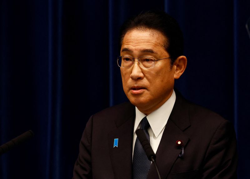 &copy; Reuters. 　１０月２６日、岸田文雄首相（写真）は参院本会議で、山田太郎文部科学政務官の辞任について「誠に遺憾であり、任命責任を重く受け止めている」と述べた。写真は８月、都内で代表撮