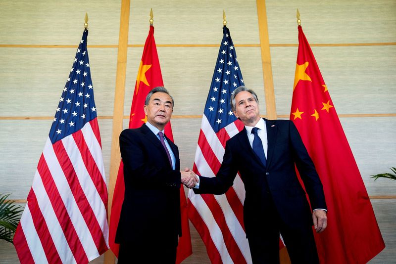&copy; Reuters. وزير الخارجية الصيني وانغ يي ونظيره الأمريكي أنتوني بلينكن في صورة من أرشيف رويترز.