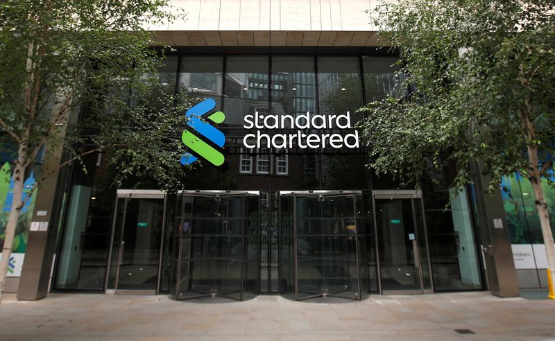 &copy; Reuters. FILE PHOTO: The Standard Chartered bank logo is seen at their headquarters in London, Britain, July 26, 2022.  REUTERS/Peter Nicholls/File Photo