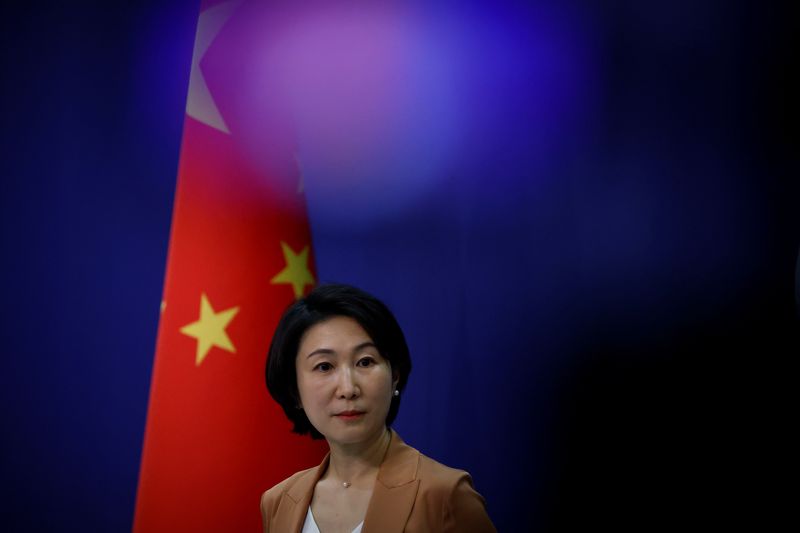 © Reuters. المتحدثة باسم وزارة الخارجية ماو نينغ خلال مؤتمر صحفي في بكين يوم 12 يونيو حزيران 2023. تصوير:  توماس بيتر- رويترز.