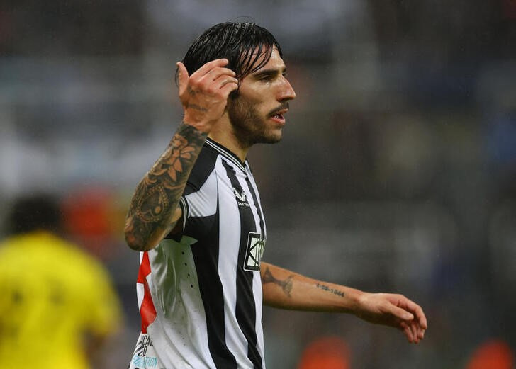 &copy; Reuters. Oct 25, 2023  
Foto de archivo del jugador del Newcastle United Sandro Tonali en un choque por la Champions League ante Borussia Dortmund

Action Images via Reuters/Lee Smith