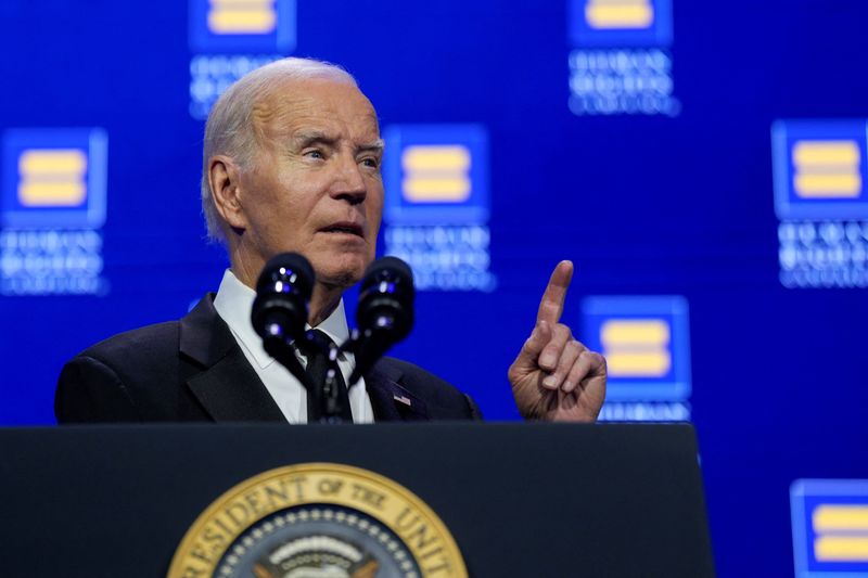 &copy; Reuters. U.S. President Joe Biden speaks at a dinner hosted by the Human Rights Campaign at the Washington Convention Center in Washington, U.S., October 14, 2023. REUTERS/Ken Cedeno/File Photo