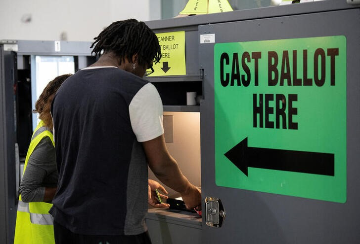 &copy; Reuters. Eleitor vota nas eleições de 2022 em uma seção eleitoral em Marietta, Geórgia
08/11/2022
REUTERS/Bob Strong