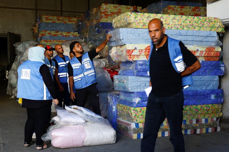 &copy; Reuters. Un centre de tri d'aide géré par l'ONU à Khan Younis, sur la bande de Gaza. /Photo prise le 26 octobre 2023/REUTERS/Ibraheem Abu Mustafa