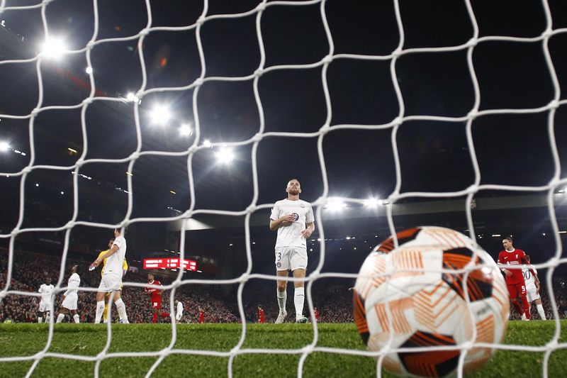 &copy; Reuters. لاعب فريق ليفربول ديوجو جوتا بعد تسجيل الهدف الأول في مرمى تولوز الفرنسي في المجموعة الخامسة بالدوري الأوروبي لكرة القدم يوم الجمعة. تصوير: 