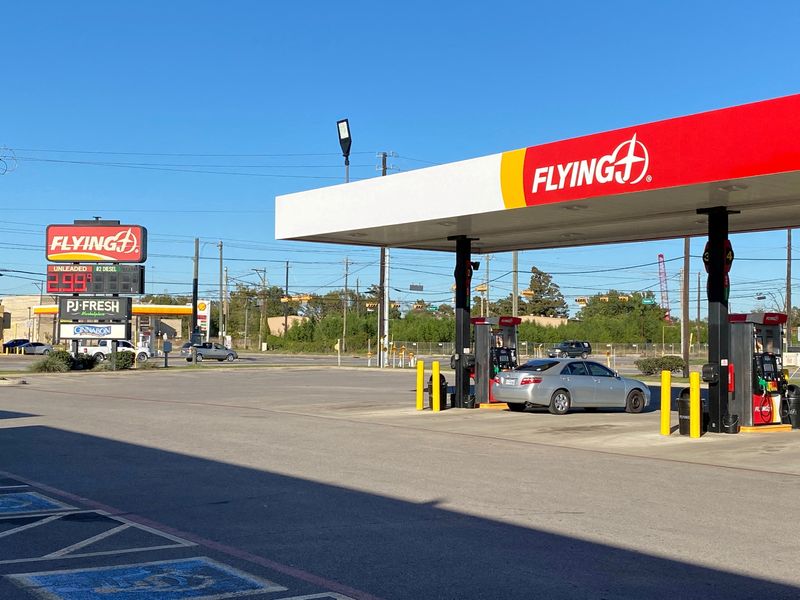 &copy; Reuters. FILE PHOTO: A Pilot Flying J travel center is pictured in Channelview, Texas, U.S., Oct. 31, 2021. REUTERS/Gary McWilliams/File Photo