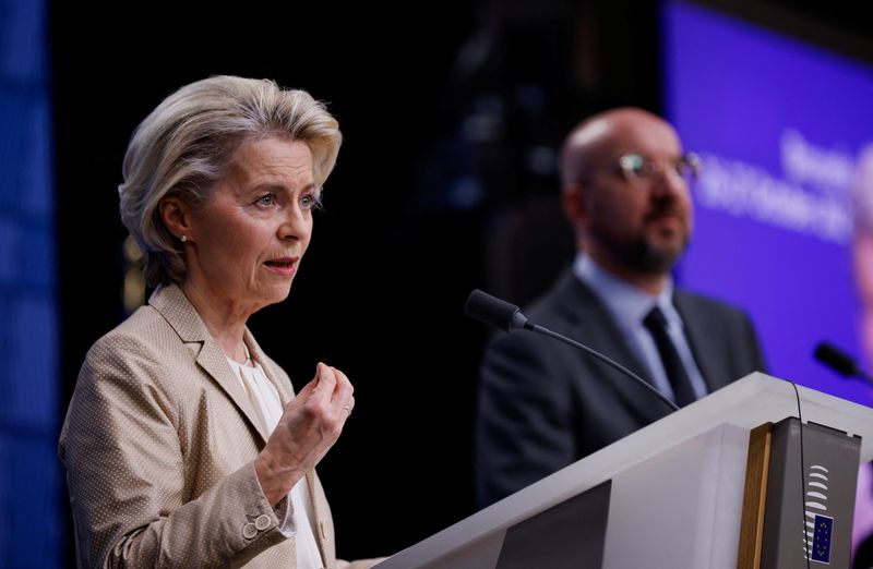 © Reuters. European Commission President Ursula von der Leyen attends a press conference on the day of a European Union leaders summit in Brussels, Belgium October 27, 2023. REUTERS/Johanna Geron