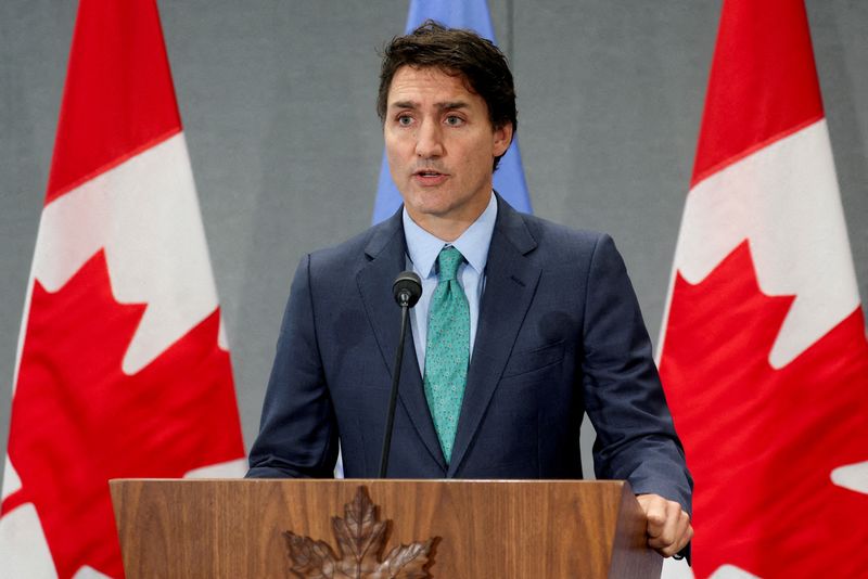 © Reuters. FILE PHOTO: Canadian Prime Minister Justin Trudeau holds a press conference on the sidelines of the UNGA in New York, U.S., September 21, 2023. REUTERS/Mike Segar/File Photo