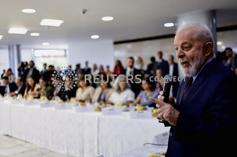 &copy; Reuters. O presidente Luiz Inácio Lula da Silva fala durante café da manhã e entrevista no Palácio do Planalto, em Brasília
27/10/2023
REUTERS/Ueslei Marcelino