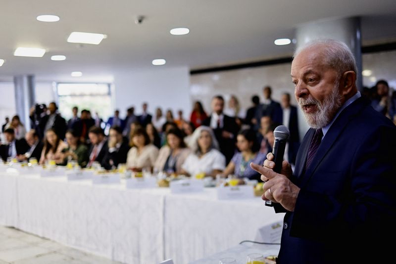 © Reuters. Presidente Lula durante entrevista a jornalistas no Palácio do Planalto
27/10/2023
REUTERS/Ueslei Marcelino