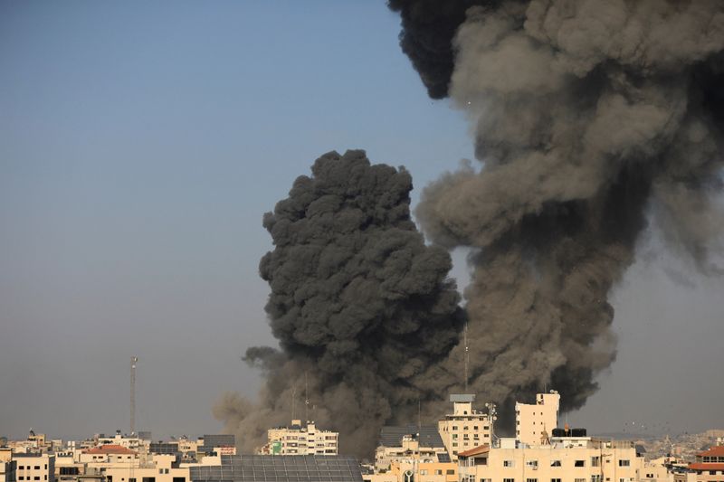 &copy; Reuters. Vista de Gaza após um ataque israelense
25/10/2023
REUTERS/Yasser Qudih