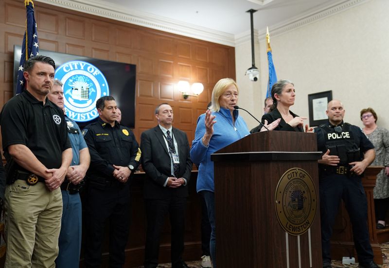 © Reuters. Maine's Governor Janet Mills holds a news conference after Lewiston mass shooting suspect Robert Card was found dead, in Lewiston, Maine, U.S., October 27, 2023. REUTERS/Kevin Lamarque