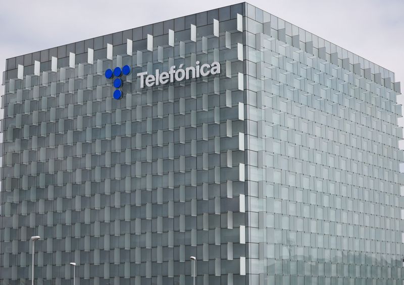 &copy; Reuters. The logo of Spanish Telecom company is displayed atop the company's building in Madrid, Spain, September 6, 2023. REUTERS/Violeta Santos Moura/File Photo