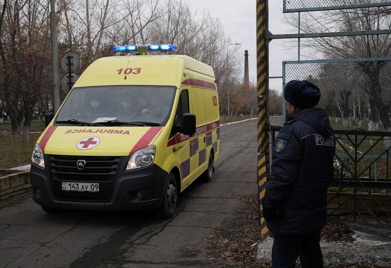 &copy; Reuters. An ambulance drives out of the Kostenko coal mine operated by ArcelorMittal Temirtau as rescue operation continues following a mine fire, in Karaganda, Kazakhstan October 28, 2023. REUTERS/Stringer