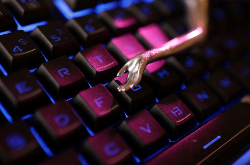 &copy; Reuters. A keyboard and a miniature hand are seen in this illustration taken, May 4, 2023. REUTERS/Dado Ruvic/Illustration