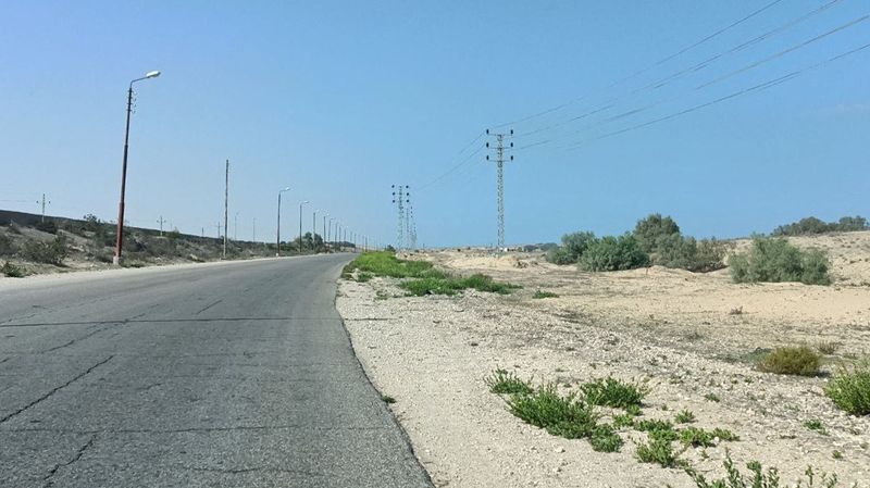 &copy; Reuters. FOTO DE ARCHIVO: Vista de la zona fronteriza de Rafah desde el lado egipcio, mientras grupos de ayuda esperan la decisión de su apertura, para entrar en la asediada Franja de Gaza, en medio del actual conflicto entre Israel y el grupo islamista palestino