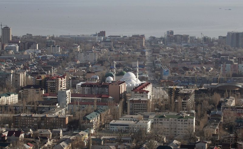 &copy; Reuters. Photo d'archives d'une vue aérienne de la capitale du Daghestan, Makhachkala. /Photo prise le 24 mars 2012/REUTERS/Grigory Dukor