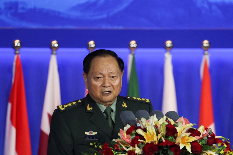 &copy; Reuters. تشانغ يوشيا نائب رئيس لجنة الدفاع المركزية في الصين  يتحدث خلال اجتماع على هامش منتدى في بكين يوم الاثنين . تصوير : فلورنس لو - رويترز  .   