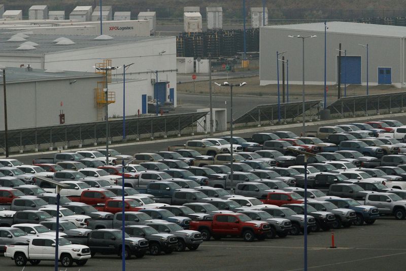 &copy; Reuters. Des véhicules nouvellement assemblés, garés dans l'usine Toyota Motor Manufacturing en Basse-Californie, à Tijuana, au Mexique. /Photo prise le 31 mai 2019/REUTERS/Jorge Duenes