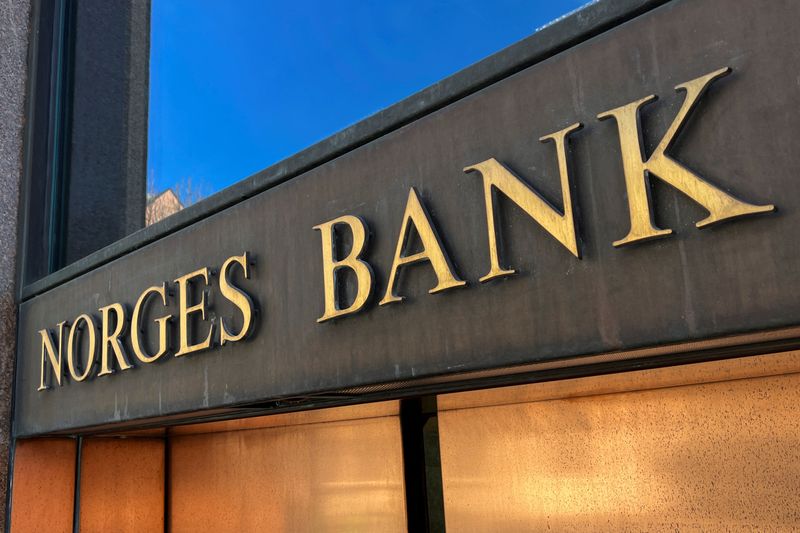 &copy; Reuters. FILE PHOTO: View of entrance to Norway's central bank in Oslo, April 20, 2023. REUTERS/Victoria Klesty