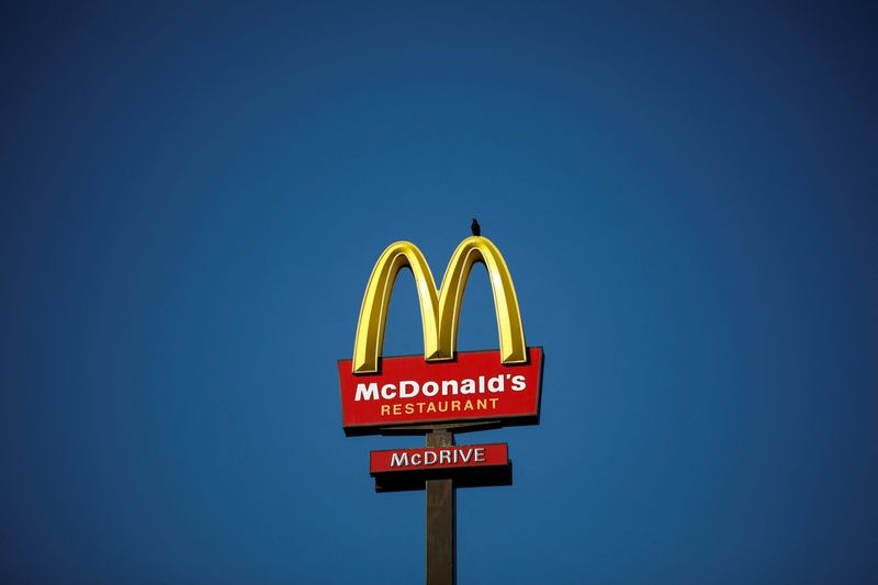 © Reuters. Logo do McDonald's em restaurante da empresa, próximo a Paris, na França
30/7/2020
REUTERS/Benoit Tessier