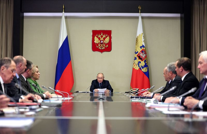 &copy; Reuters. Presidente da Rússia, Vladimir Putin, em reunião com membros do seu Conselho de Segurança e representantes do governo e de agências de aplicação da lei
30/10/2023
Sputnik/Gavriil Grigorov/Pool via REUTERS