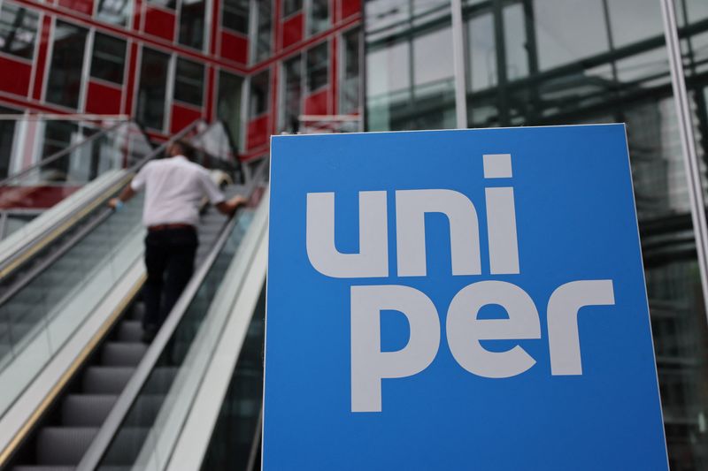 &copy; Reuters. FILE PHOTO: A person stands at escalators near the Uniper logo at the utility's firm headquarters in Duesseldorf, Germany, July 8, 2022. REUTERS/Wolfgang Rattay/File Photo
