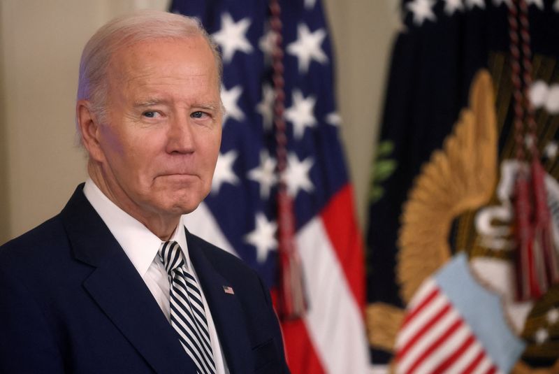 &copy; Reuters. FILE PHOTO: U.S. President Joe Biden holds an event to sign an Executive Order on Artificial Intelligence in the East Room at the White House in Washington, U.S., October 30, 2023. REUTERS/Leah Millis/File Photo